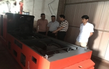 浙江新寧客戶來廠考察蓄電池電機車