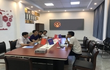 貴州婁底客戶來訪，參觀蓄電池礦用電機(jī)車的生產(chǎn)