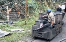 浙江5噸防爆湘潭電機車國外運行視頻