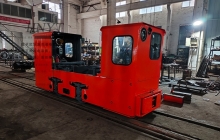 浙江變頻調(diào)速5噸蓄電池湘潭電機車裝車發(fā)貨