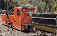 10噸架線式湘潭電機(jī)車礦山現(xiàn)場(chǎng)運(yùn)行視頻