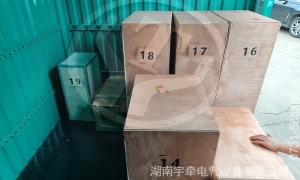 國外客戶采購的湘潭井下電機(jī)車配件裝車發(fā)貨