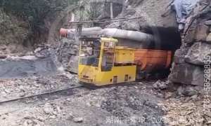井下蓄電池電機(jī)車電源液面低應(yīng)該能直接加自來水嗎？